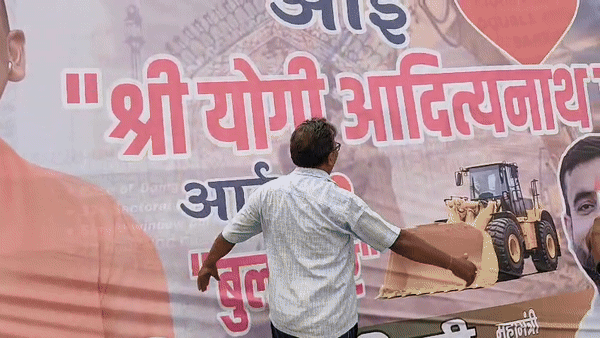लखनऊ में इस शख्स ने क्यों चूमा CM योगी और बुलडोजर वाला पोस्टर, पूरा मामला आखिर है क्या
