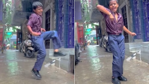 बारिश में भीगते हुए बच्चे ने किया अक्षय कुमार के गाने पर डांस, मूव्स देख हैरान रह गए लोग, बोले- नैचुरल डांसर