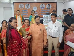 प्रकाश आंबेडकरांच्या फोटोवरून 'वंचित'च्या नेत्याला मारहाण, भाजप नेत्याविरोधात गुन्हा दाखल