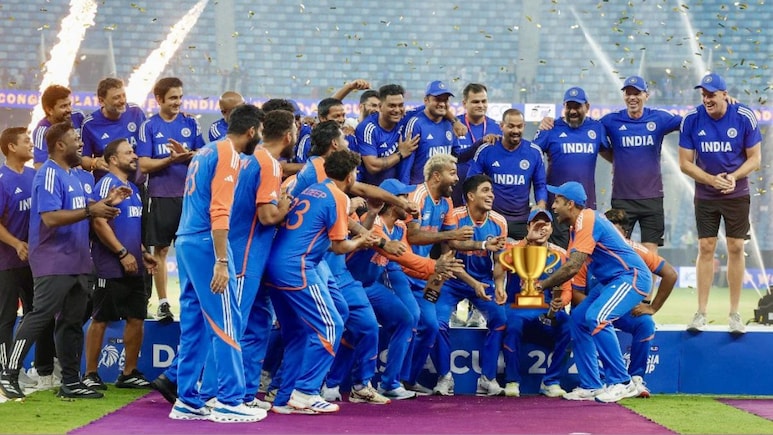 IND vs PAK: पराभवानंतर पाकड्यांचा रडीचा डाव! प्रेझेंटेशनला दीड तास उशीर; सामना संपल्यानंतर मैदानात फुल ड्रामा