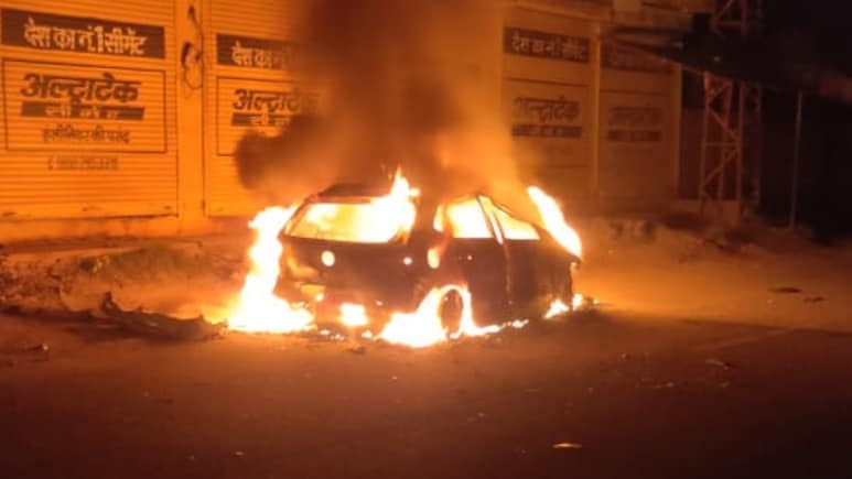 Jaipur: चौमूं में आग के गोले में तब्दील हो गई कार, हादसे में 1 व्यक्ति की मौके पर ही मौत, 3 बुरी तरह घायल