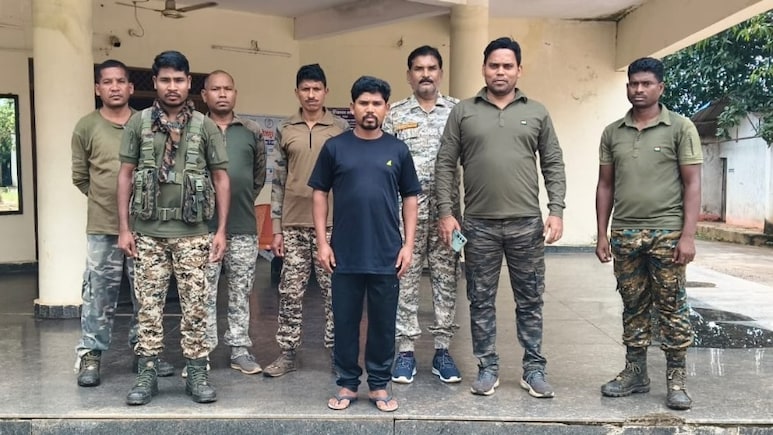Naxalites Arrested: बीजापुर में चार नक्सली गिरफ्तार, दो पर 9 लाख का इनाम