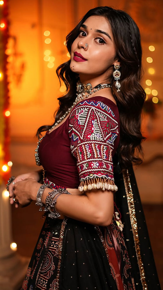 Take Cues From Eisha Singh to Slay at Garba Night