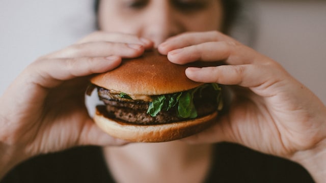 Fast Food Addiction: How Convenience Eating Is Reshaping Your Health