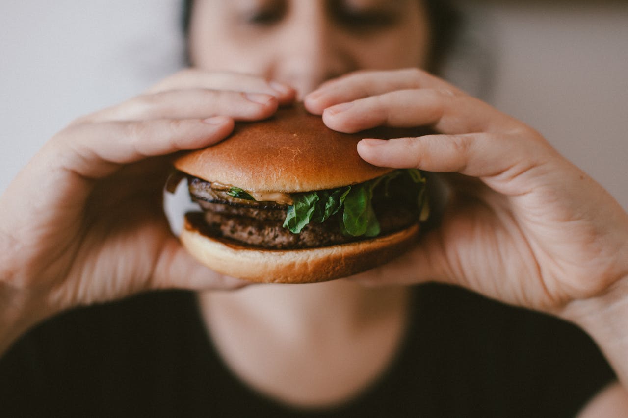 Fast Food Addiction: How Convenience Eating Is Reshaping Your Health