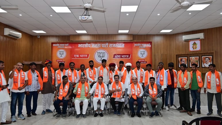 राजस्थान में कांग्रेस को बड़ा झटका, 35 से अधिक नेताओं ने थामा भाजपा का दामन राजस्थान में कांग्रेस को बड़ा झटका, 35 से अधिक नेताओं ने थामा भाजपा का दामन