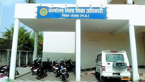 57 शासकीय प्राइमरी स्कूलों में 80 बच्चों को पढ़ा रहे 90 मास्टर, इन स्कूलों को नजदीक शालाओं में मर्ज करने के आदेश