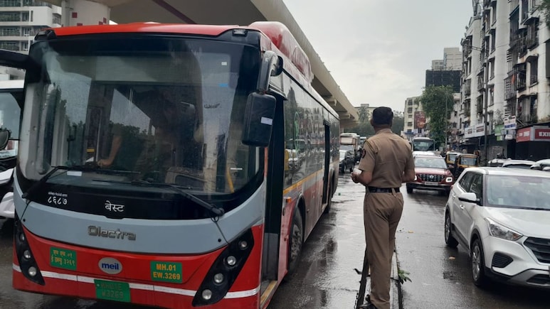 Mumbai Accident: 'लालबागच्या राजा'चे दर्शन घेऊन परतणाऱ्या भाविकांच्या दुचाकीला अपघात, एकाचा मृत्यू