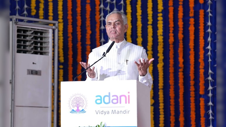कड़ी मेहनत और सत्यनिष्ठा से पार कर सकते हैं बाधाएं: अदाणी विद्या मंदिर में छात्रों से बोले राज्यपाल आचार्य देवव्रत कड़ी मेहनत और सत्यनिष्ठा से पार कर सकते हैं बाधाएं: अदाणी विद्या मंदिर में छात्रों से बोले राज्यपाल आचार्य देवव्रत