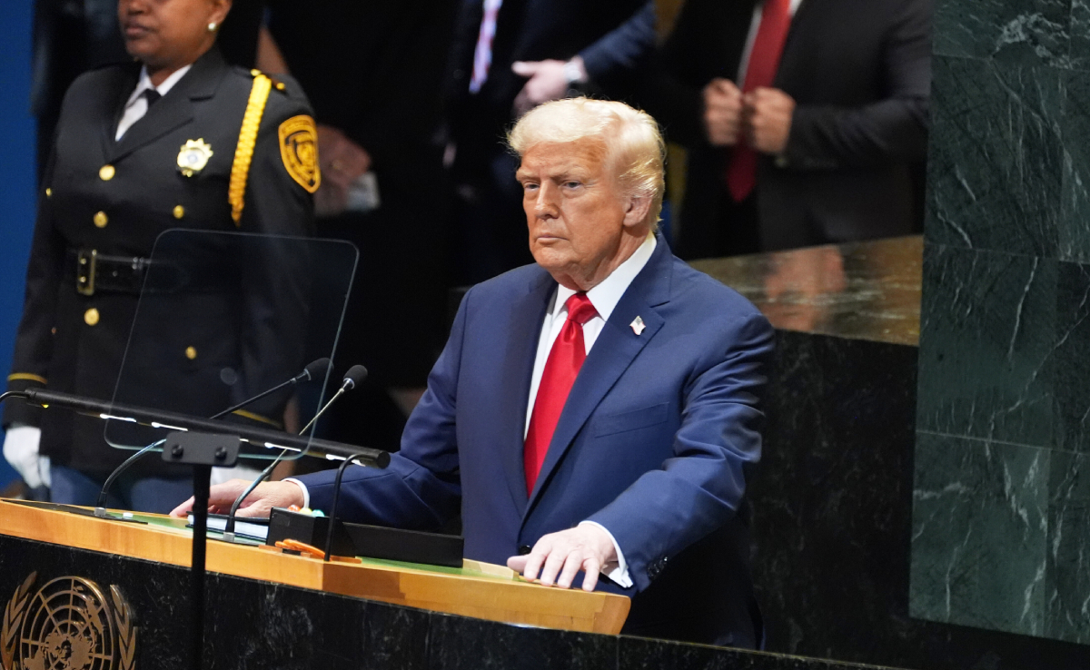 डोनाल्ड ट्रंप ने एक और टैरिफ बम फोड़ा, अब दवाइयों पर 100% टैक्स- भारत पर  सबसे अधिक असर | Donald Trump imposed tariff bomb on pharmaceutical products  100 percent tax on pharmaceutical