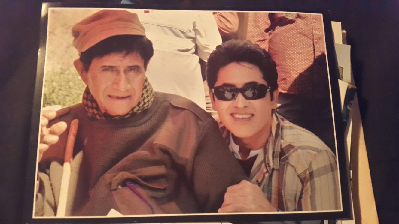 Dev Anand के साथ दिख रहा एक्टर एक ही शो में निभा चुका है 350 कैरेक्टर, 35 तो हैं महिलाओं के