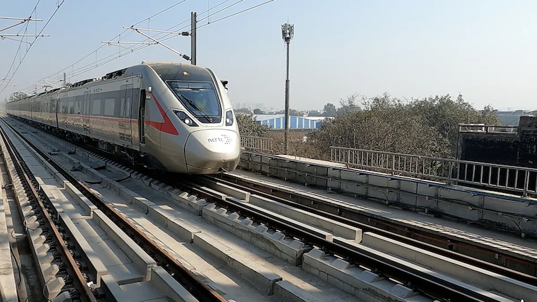 Skywalk Linking Sarai Kale Khan RRTS Station With Nizamuddin Railway Station Completed