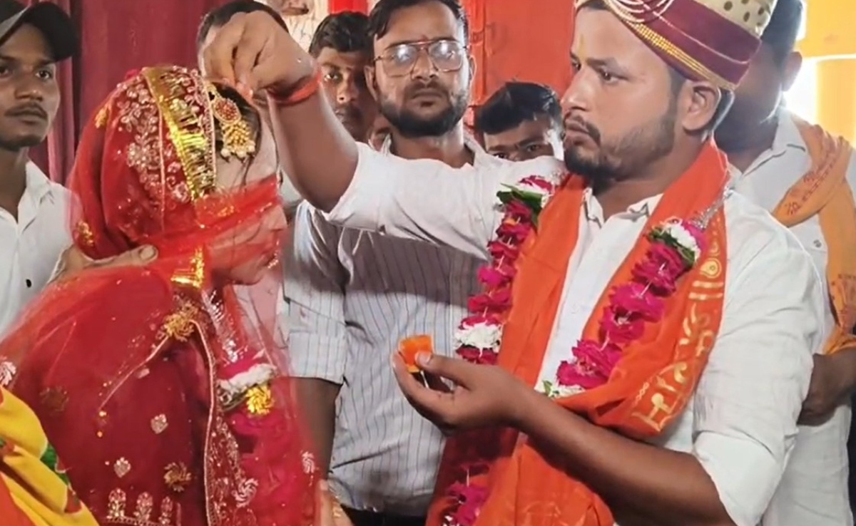 यूपी के कौशांबी में मुस्लिम लड़की समरीन बनी सीता, मंदिर में हिंदू युवक से रचाई शादी
