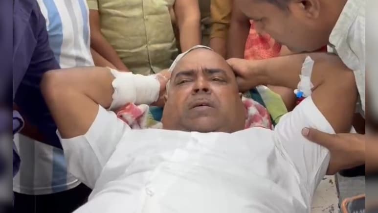 लखनऊ जेल में बंद सपा नेता गायत्री प्रजापति पर जानलेवा हमला, सिर पर हुए कई वार