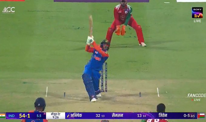 IND vs OMAN: अभिषेक शर्मा ने वर्ल्ड रिकॉर्ड बनाकर मचाया तहलका, ऐसा करने वाले दुनिया के इकलौते बल्लेबाज