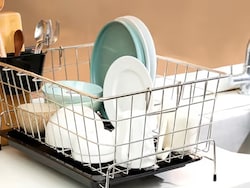 किचन के लिए परफेक्ट हैं ये हाई क्वालिटी मटेरियल से बने Utensils Drying Racks, अभी खरीदें और पैसे बचाएं