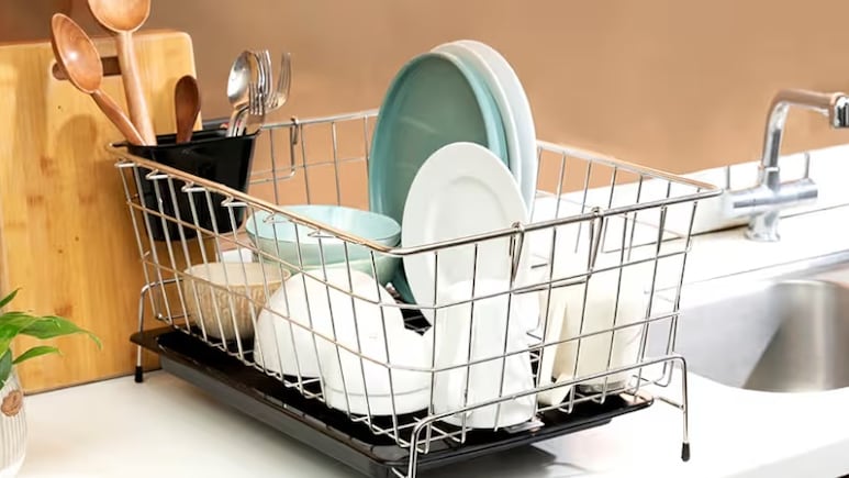किचन के लिए परफेक्ट हैं ये हाई क्वालिटी मटेरियल से बने Utensils Drying Racks, अभी खरीदें और पैसे बचाएं