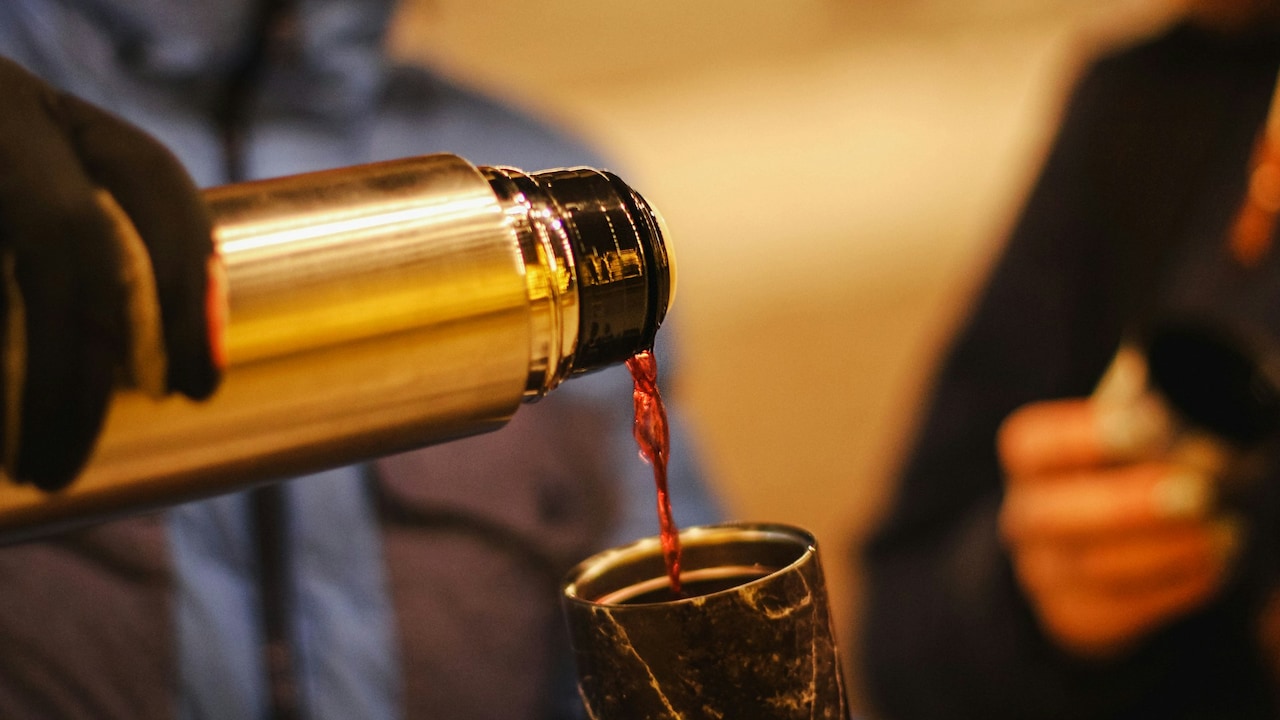 Does Your Insulated Bottle Really Keep Drinks Hot? Thermos Flask Durability Explained.