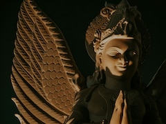 Navratri 2025 Day 3: नवरात्रि के तीसरे दिन होती है मां चंद्रघंटा की पूजा, आज पहने इस विशेष रंग के आउटफिट