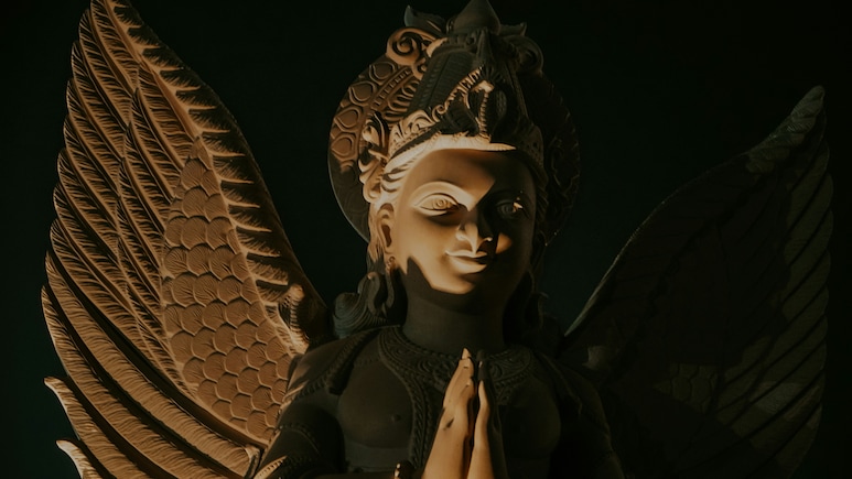 Navratri 2025 Day 3: नवरात्रि के तीसरे दिन होती है मां चंद्रघंटा की पूजा, आज पहने इस विशेष रंग के आउटफिट Navratri 2025 Day 3: नवरात्रि के तीसरे दिन होती है मां चंद्रघंटा की पूजा, आज पहने इस विशेष रंग के आउटफिट
