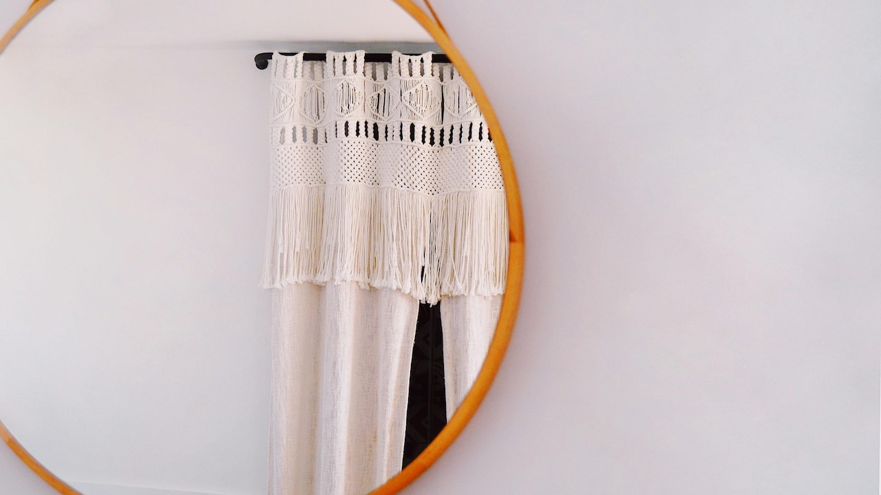 How To Choose The Perfect Wall Mirror: Tips On Style And Placement