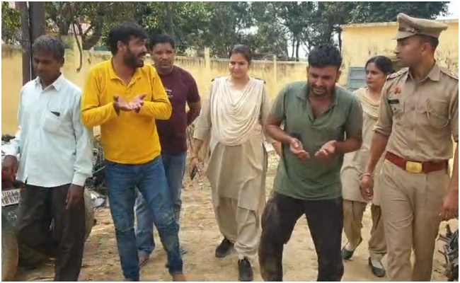 UP Crime: मुजफ्फरनगर की दलित युवती से दो बार रेप, योगी की पुलिस ने सिखाया ऐसा सबक; कैमरे पर हाथ जोड़कर गिड़गिड़ाए बलात्कारी