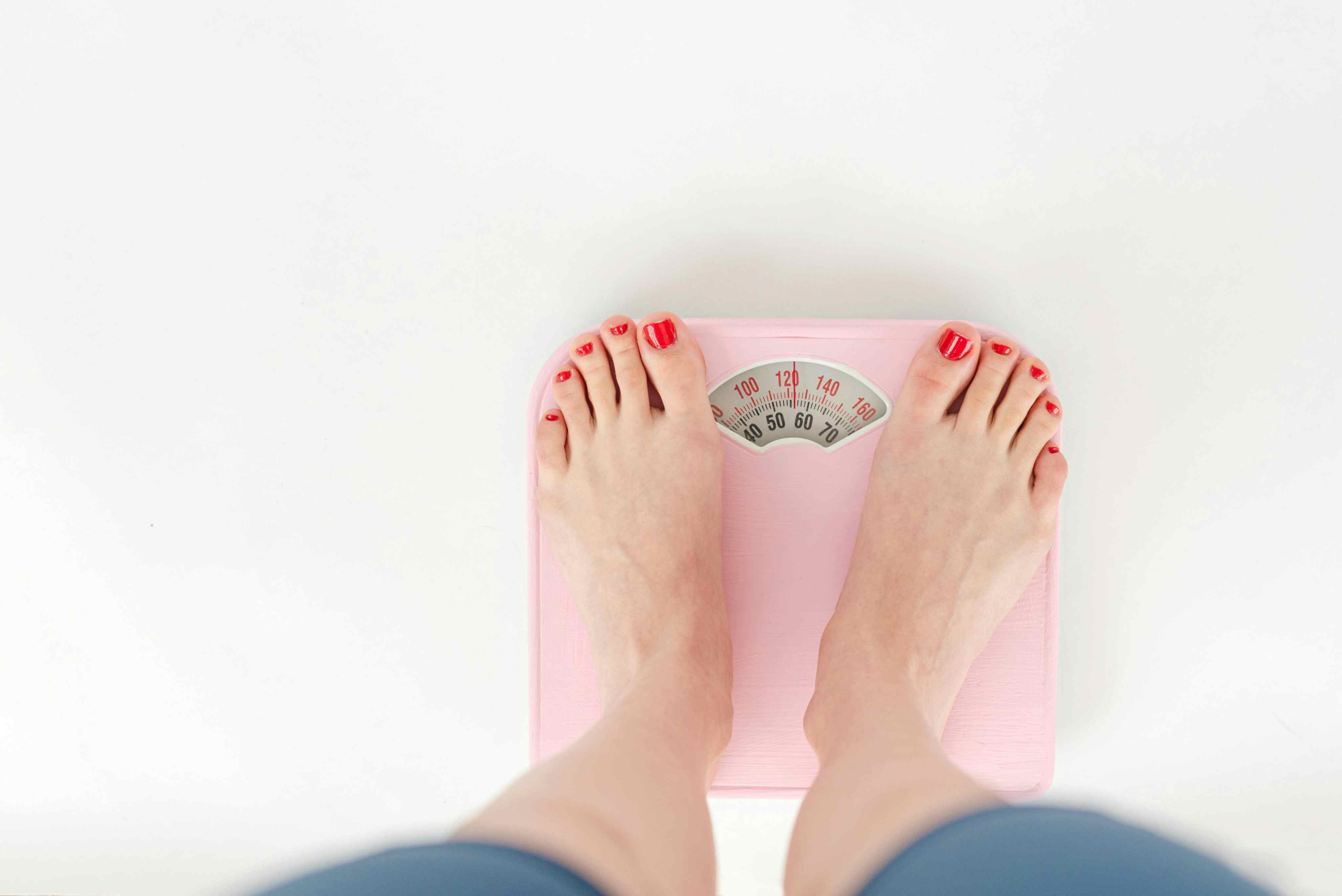 Increased insulin levels contribute to slow weight loss by promoting fat storage