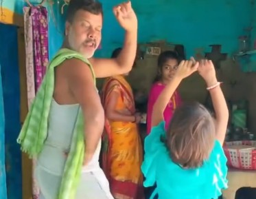 जीतेंद्र के गाने तुमसे ओ हसीना पर बाप-बेटी के डांस ने जीता फैंस का दिल, बार- बार देख रहे ये वीडियो