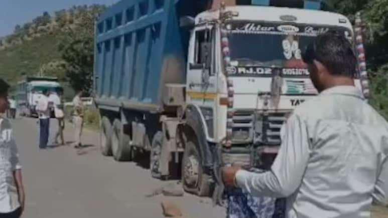अलवर में भीषण सड़क हादसा, तेज रफ्तार डंपर ने बाइक को मारी टक्कर; तीन की मौत