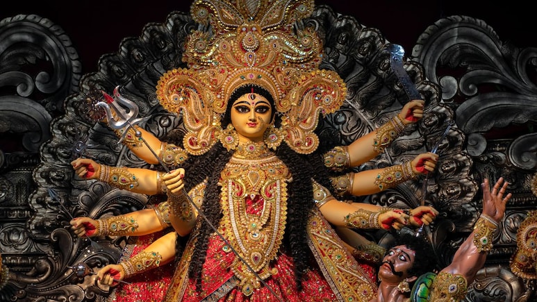 Digital Navratri: डिजिटल दुर्गा पूजा; ऑनलाइन दर्शन से आरती तक Gen Z के बीच जोर पकड़ रहा है ऐसा ट्रेंड