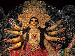 Digital Navratri: डिजिटल दुर्गा पूजा; ऑनलाइन दर्शन से आरती तक Gen Z के बीच जोर पकड़ रहा है ऐसा ट्रेंड Digital Navratri: डिजिटल दुर्गा पूजा; ऑनलाइन दर्शन से आरती तक Gen Z के बीच जोर पकड़ रहा है ऐसा ट्रेंड
