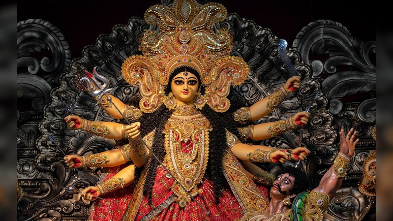 Navratri 2025 Date: नवरात्रौत्सव कधी आहे? तिथी, घटस्थापना, शुभ मुहूर्त, 9 रंग आणि त्यांचे महत्त्व जाणून घ्या Navratri 2025 Date: नवरात्रौत्सव कधी आहे? तिथी, घटस्थापना, शुभ मुहूर्त, 9 रंग आणि त्यांचे महत्त्व जाणून घ्या