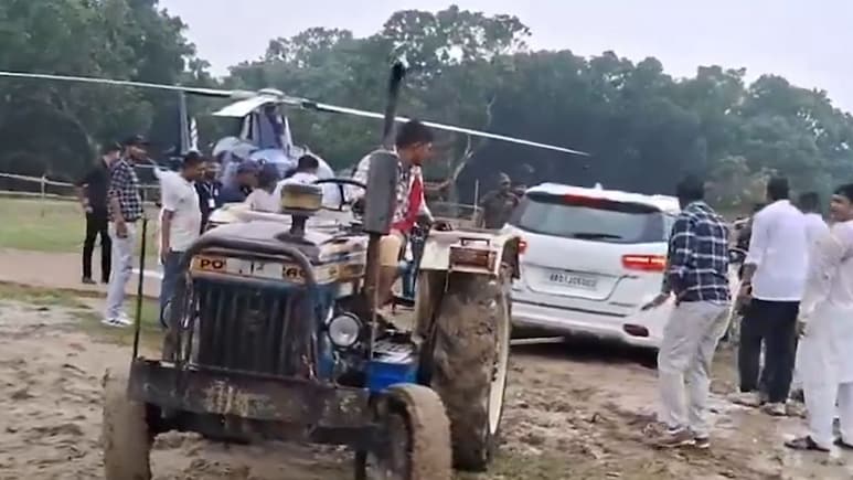 खगड़िया: 35 मिनट तक कीचड़ में फंसी तेजस्वी की गाड़ी, ट्रैक्टर से खींचना पड़ा, सामने आया वीडियो