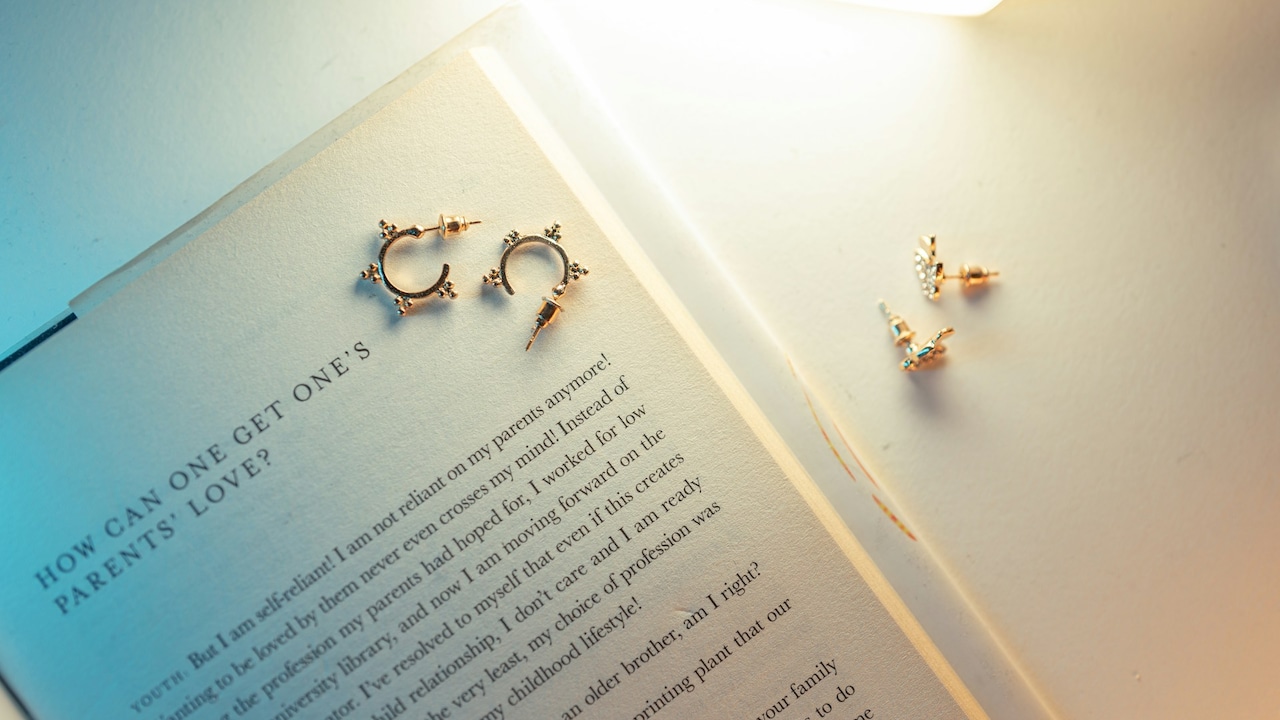 Studs are ideal for pear-shape face styles