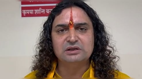 अयान खान ने अमित बनकर दोस्ती की, फिर रेप के बाद धर्म परिवर्तन का दबाव बनाया? बालमुकुंद के पास पहुंची युवती