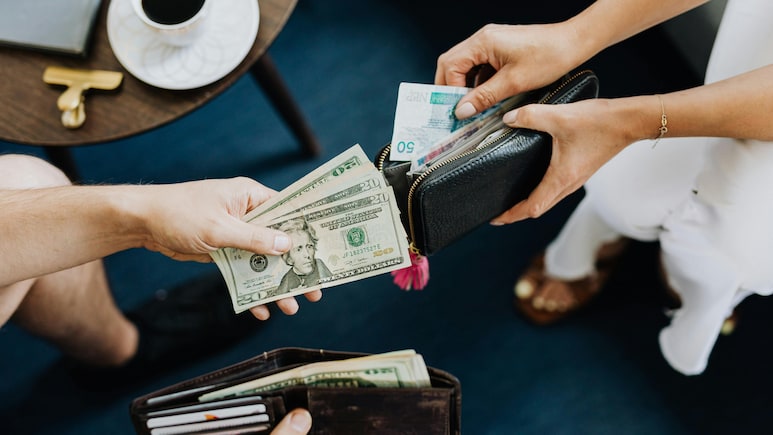 Should You Exchange Currency At The Airport? The Truth About Rates And Fees Should You Exchange Currency At The Airport? The Truth About Rates And Fees