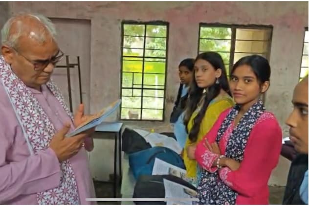 9वीं की छात्राओं को वर्तमान पीएम का नाम तक नहीं पता. 9वीं की छात्राओं को वर्तमान पीएम का नाम तक नहीं पता.