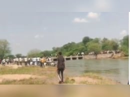 अस्थियां बहाकर लौट रहे परिवार के 7 लोगों की हुई थी मौत, अब उनके अंतिम संस्कार में भी 2 की गई जान अस्थियां बहाकर लौट रहे परिवार के 7 लोगों की हुई थी मौत, अब उनके अंतिम संस्कार में भी 2 की गई जान