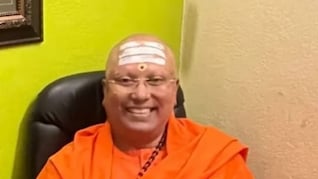 'माझ्यासोबत चल, विदेशात घेऊन जातो'; दिल्लीतील ढोंगी बाबाचा WhatsApp Chat उघड, 17 मुलींसोबत...