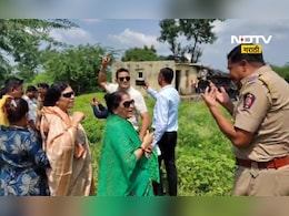 Dhule News: माजी राष्ट्रपतींच्या नातेवाईकांना धक्के मारून बाहेर काढले, भाजप मंत्र्याशी जमीनीचा वाद चिघळला Dhule News: माजी राष्ट्रपतींच्या नातेवाईकांना धक्के मारून बाहेर काढले, भाजप मंत्र्याशी जमीनीचा वाद चिघळला
