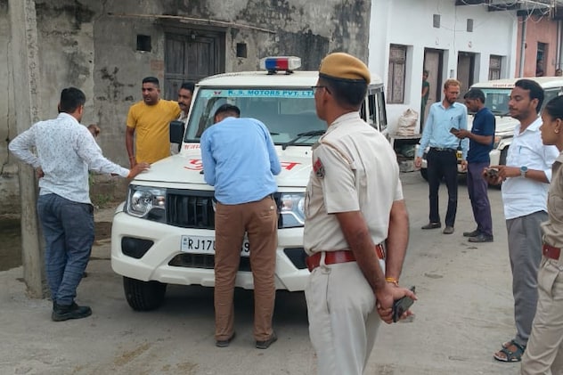 पुलिस और बिजली विभाग की 48 टीमों ने मिलकर छापा मारा पुलिस और बिजली विभाग की 48 टीमों ने मिलकर छापा मारा