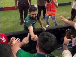 Emotional Pakistan Fan Tells Haris Rauf "India <i>Ko Chhorna Mat</i>". This Happens Next Emotional Pakistan Fan Tells Haris Rauf "India <i>Ko Chhorna Mat</i>". This Happens Next