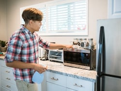 Voltas, Panasonic, IFB के माइक्रोवेव ओवन खाना बनाने में करेंगे मदद, इस्&zwj;तेमाल में भी हैं आसान