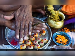 Trayodashi Shradh 2025: पितृपक्ष में त्रयोदशी तिथि के श्राद्ध का क्या महत्व है? जानें विधि, मुहूर्त और जरूरी नियम Trayodashi Shradh 2025: पितृपक्ष में त्रयोदशी तिथि के श्राद्ध का क्या महत्व है? जानें विधि, मुहूर्त और जरूरी नियम