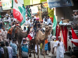 काशी की सड़कों पर निकला ईद मिलाद-उल-नबी का जुलूस, देखिए तस्वीरें
