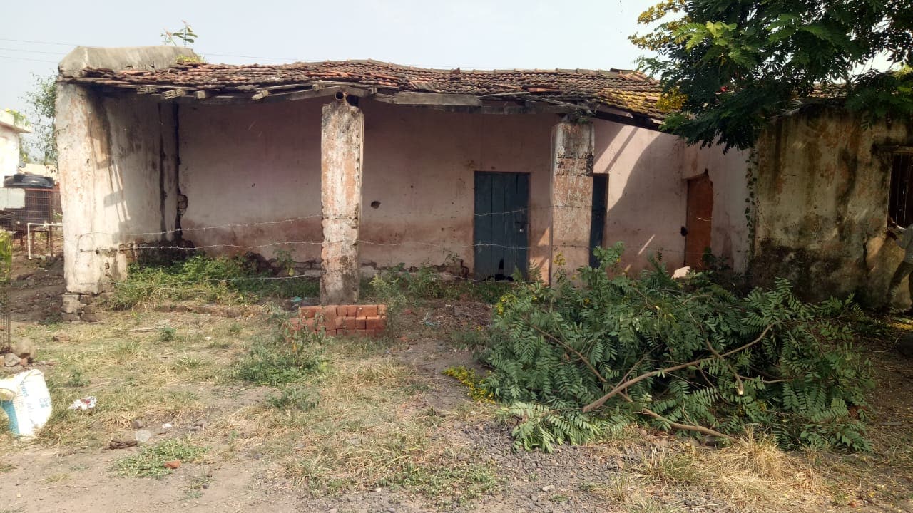 कभी ऐसी हालत थी स्कूल की...जिसे प्राचार्य ने अपने जुनून से बदल दिया कभी ऐसी हालत थी स्कूल की...जिसे प्राचार्य ने अपने जुनून से बदल दिया