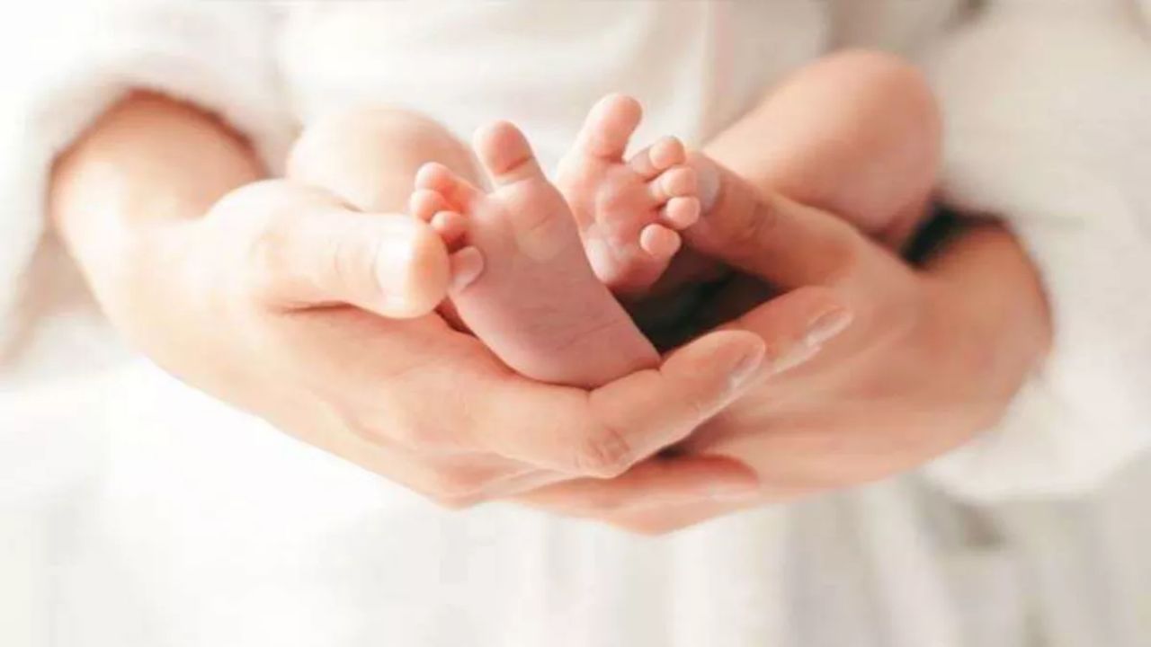 दिल्ली में जन्म दर में गिरावट, पुरुषों के मुकाबले लगातार घट रही हैं महिलाएं