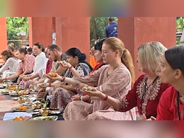 बिहार के गयाजी में दिखा अद्भुत नजारा, रूस-यूक्रेन के श्रद्धालु एक साथ कर रहे पिंडदान बिहार के गयाजी में दिखा अद्भुत नजारा, रूस-यूक्रेन के श्रद्धालु एक साथ कर रहे पिंडदान