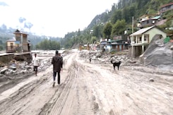 Manali's Roads Washed Away, Leh Highway Shut, Tourists Stranded Manali's Roads Washed Away, Leh Highway Shut, Tourists Stranded