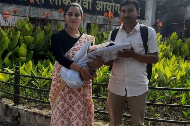 MPPSC: 20 दिन की बेटी को गोद में लेकर दिया इंटरव्यू, फी-मेल कैटेगरी में 1st रैंक लाकर वर्षा बनीं DSP